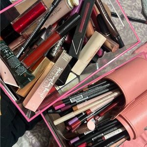 Selling lip liner 7$ each